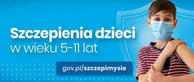 Grafika przedstawia młodego chłopaka w maseczce i z plastrem na ramieniu po szczepieniu. Chłopiec pokazuje kciuk uniesiony w górę. Grafika ze strony gov.pl